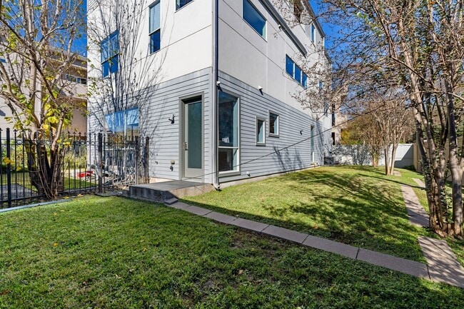 Building Photo - 162 Vieux Carre Dr