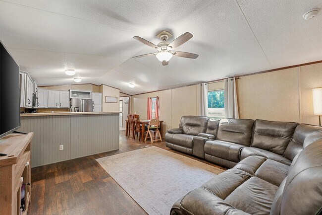 Building Photo - 106 County Road 3755