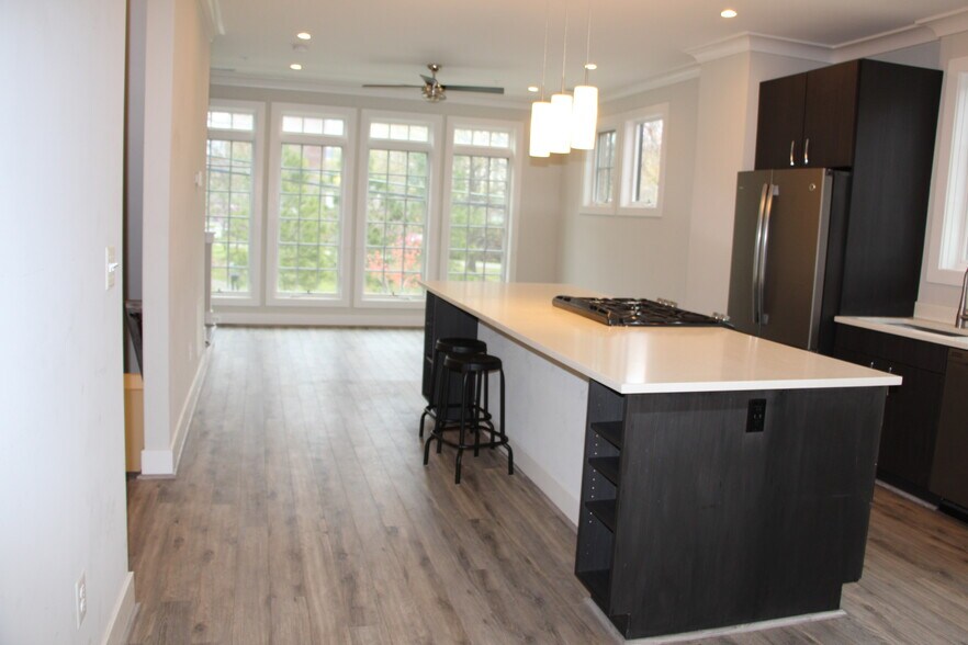 Building Photo - 904 N Buchanan Ct