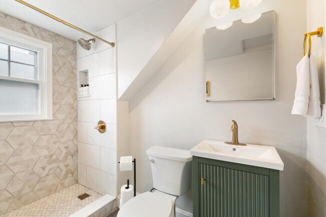 Building Photo - 2619 E 12th Ave