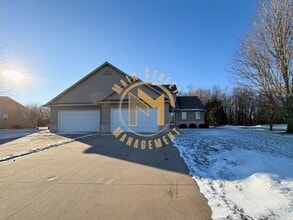 Building Photo - Executive Duplex: 3 Bed 3.5 Bath w/ 2 Stall Heated Garage