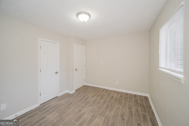 Building Photo - 205 Wellington Dr