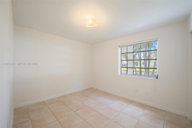 Building Photo - 3912 Ponce de Leon Blvd