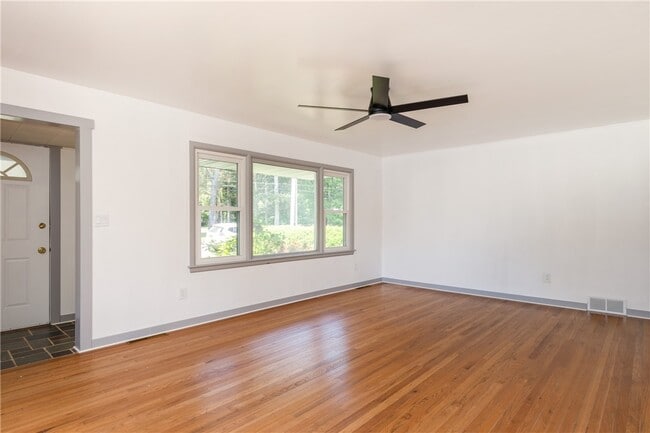 Building Photo - 578 Victory Hwy