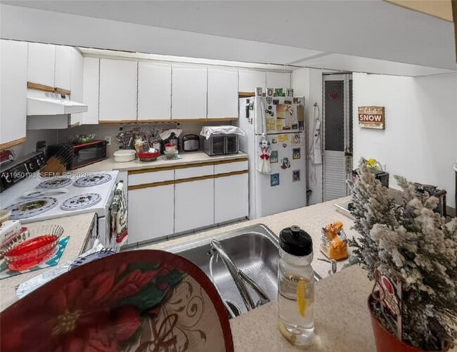 Building Photo - 1000 SW 125th Ave