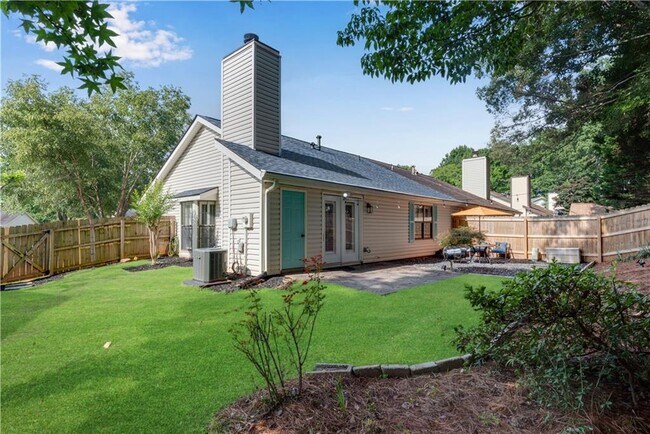 Building Photo - 5097 Village Green Way