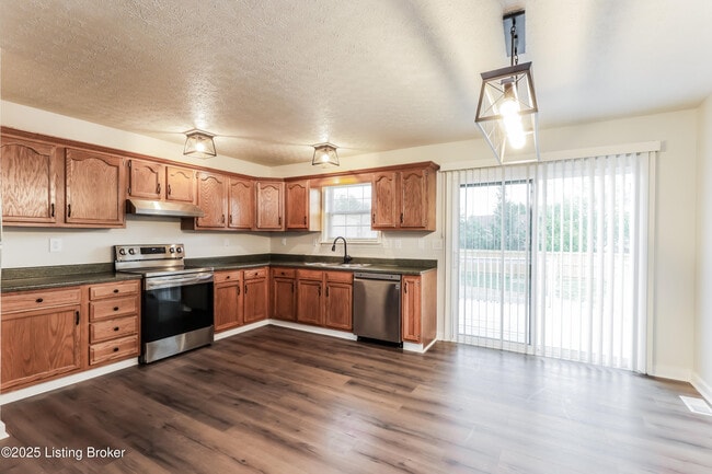 Building Photo - 277 Drake Dr