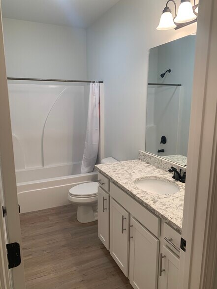 Building Photo - 18315 Dove Hollow Dr
