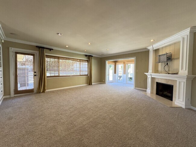 Building Photo - 1232 Longview Dr