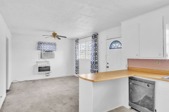 Building Photo - Cozy & Convenient 2BR/1BA Living in the Heart of Greer! $825/mo rent