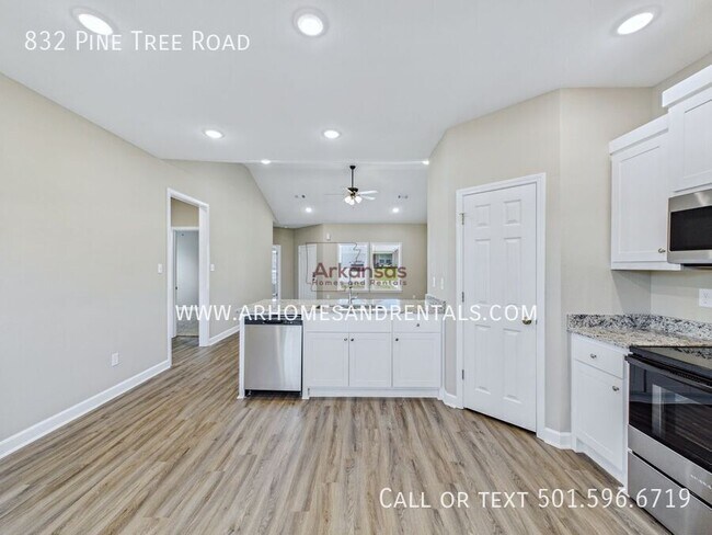 Building Photo - 832 Pine Tree Rd