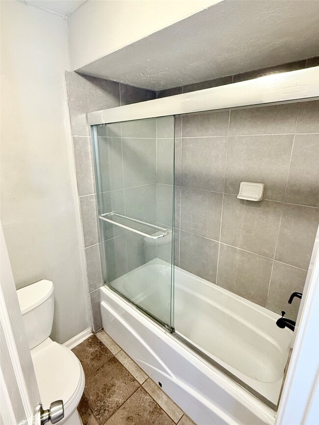 Building Photo - 15914 Mill Hollow Dr