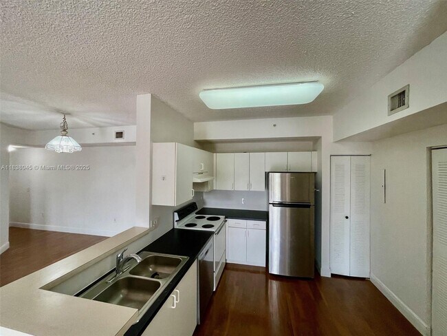 Building Photo - 6984 SW 39th St