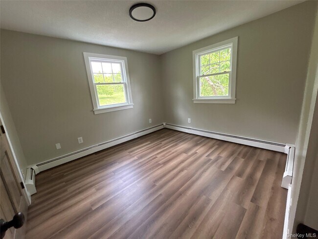 Building Photo - 173 S Amenia Rd