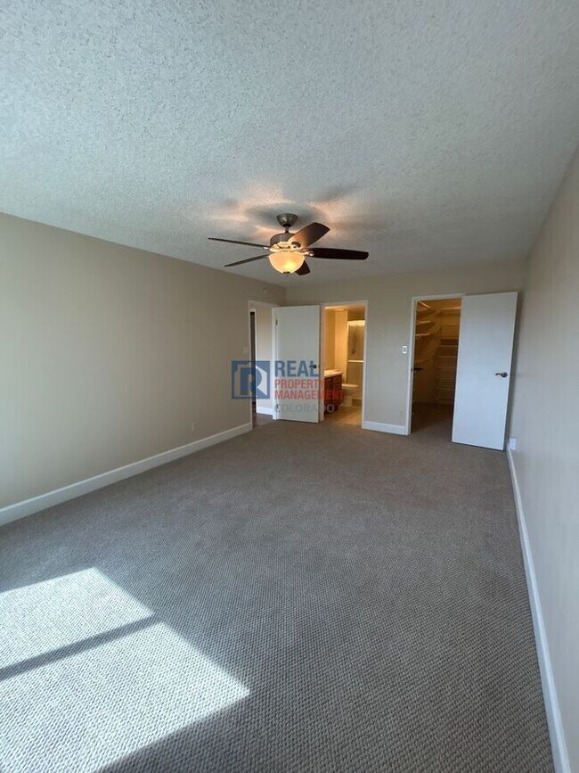 Building Photo - 13890 E Marina Dr