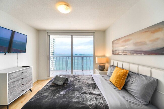 Building Photo - 1200 Brickell Bay Dr