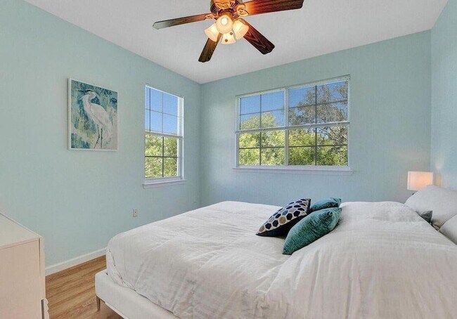 Building Photo - 9857 Baywinds Blvd