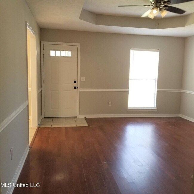Building Photo - 1537 Chelsea Ln