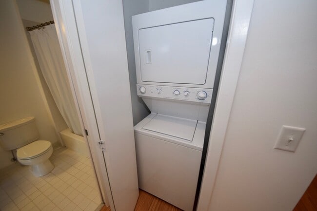 Building Photo - 1 bed, 1 bath condo in Cooper Young