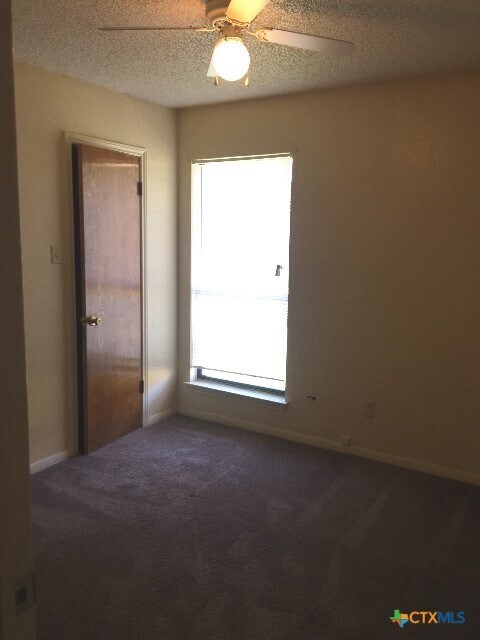 Building Photo - 2325 Tiffany Dr