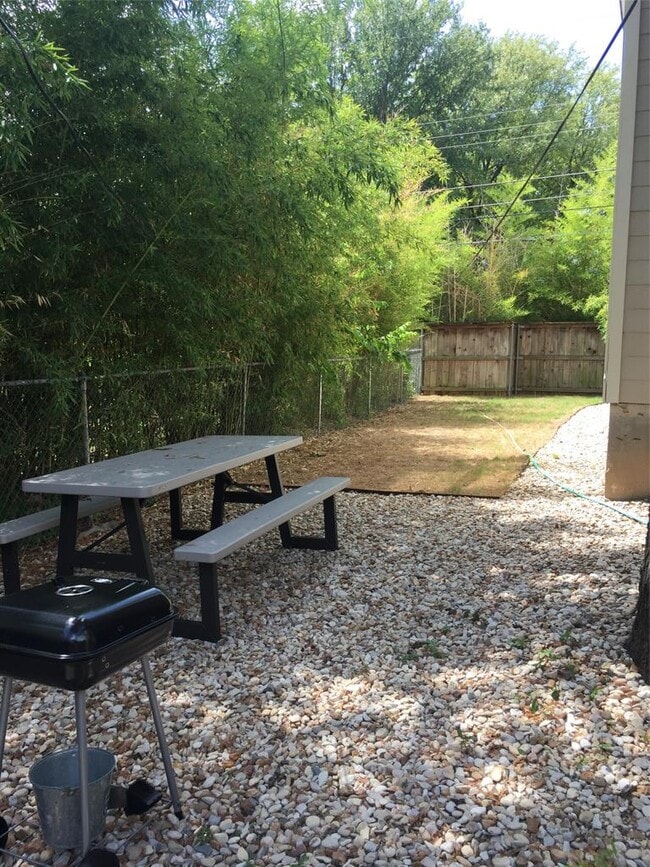 Building Photo - 615 W N Loop Blvd