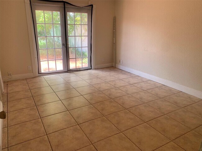 Building Photo - 907 SW 78th Ave