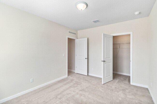 Building Photo - Beautiful 4/3 w/ Loft Energy Efficient Hom...