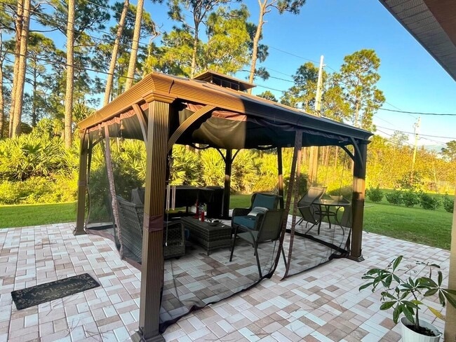 Building Photo - 1117 SW Goodman Ave