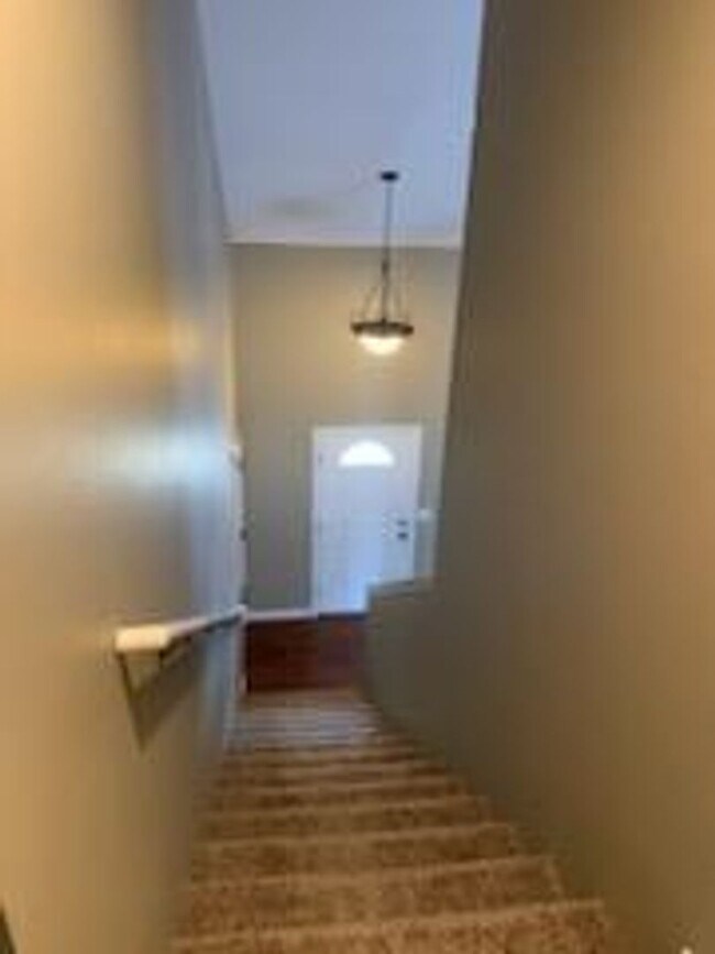 Building Photo - All Brick 3 bedroom 2.5 Bathrooms