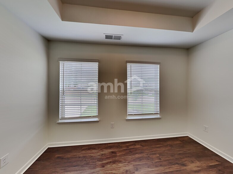 Building Photo - 731 Hot Springs Trail