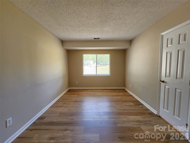 Building Photo - 6227 Mayridge Dr