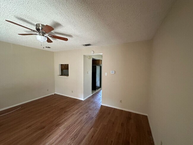 Building Photo - 1/1 Apartment in Hyde Park