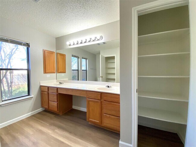 Building Photo - 2101 Jasper Ln