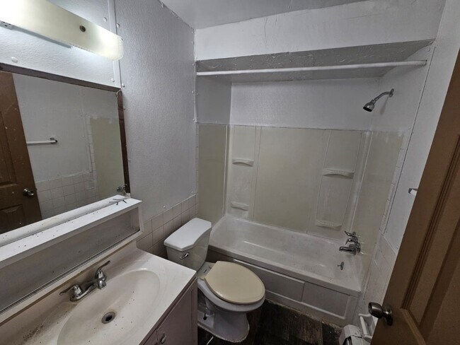 Building Photo - 1885 N Taylor Rd