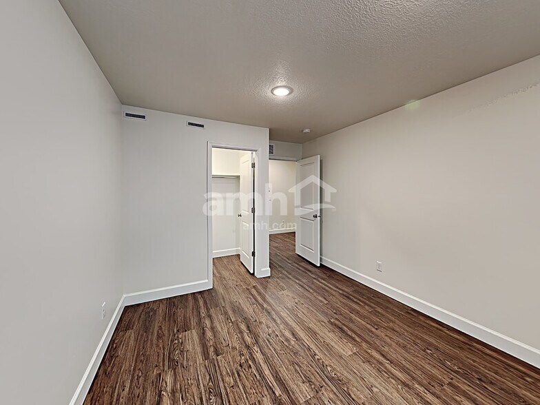 Building Photo - 11082 S Blue Byu Dr
