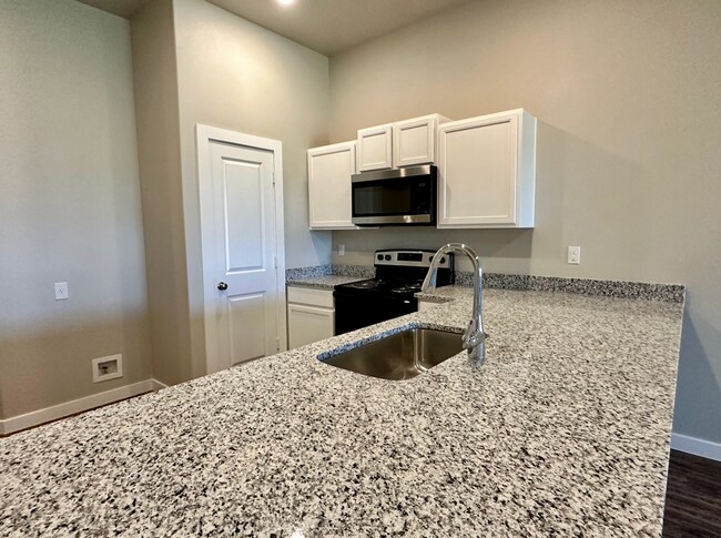 Building Photo - Stylish and Modern 3-Bedroom Duplex for Rent in Desirable Harvest Neighborhood