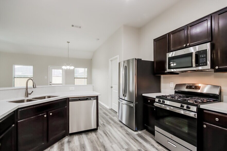 Building Photo - 21447 Sullivan Forest Dr