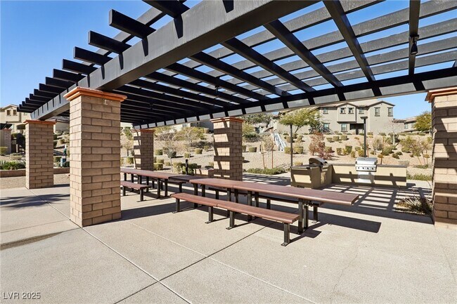 Building Photo - 104 Alamere Falls Dr