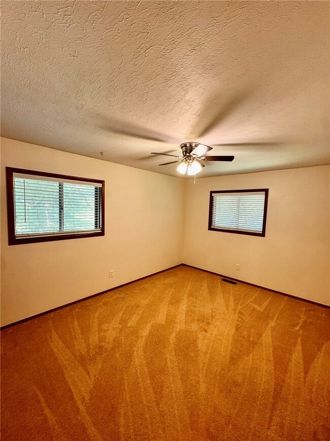 Building Photo - 9108 Bluff Dr
