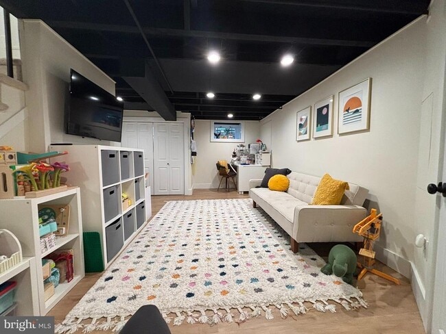 Building Photo - 404 S Jackson St