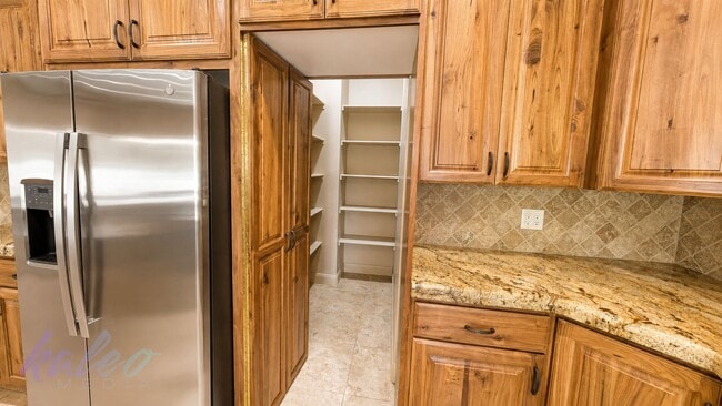 Building Photo - 3278 S Retreat Dr