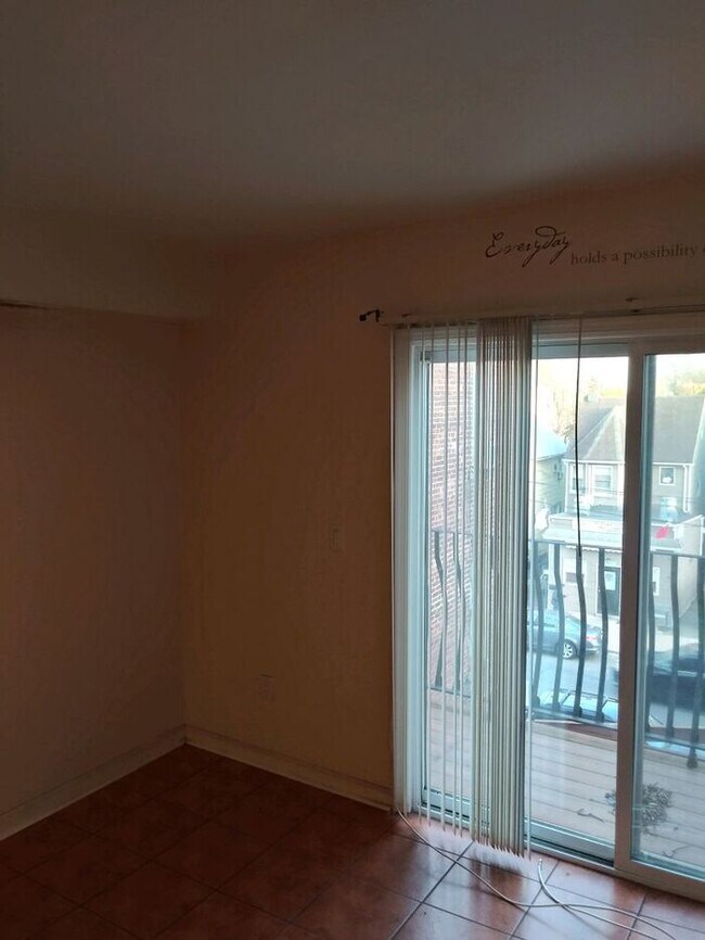 Building Photo - Luxury to Love