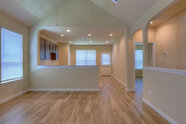 Building Photo - 3213 Buttercup Dr