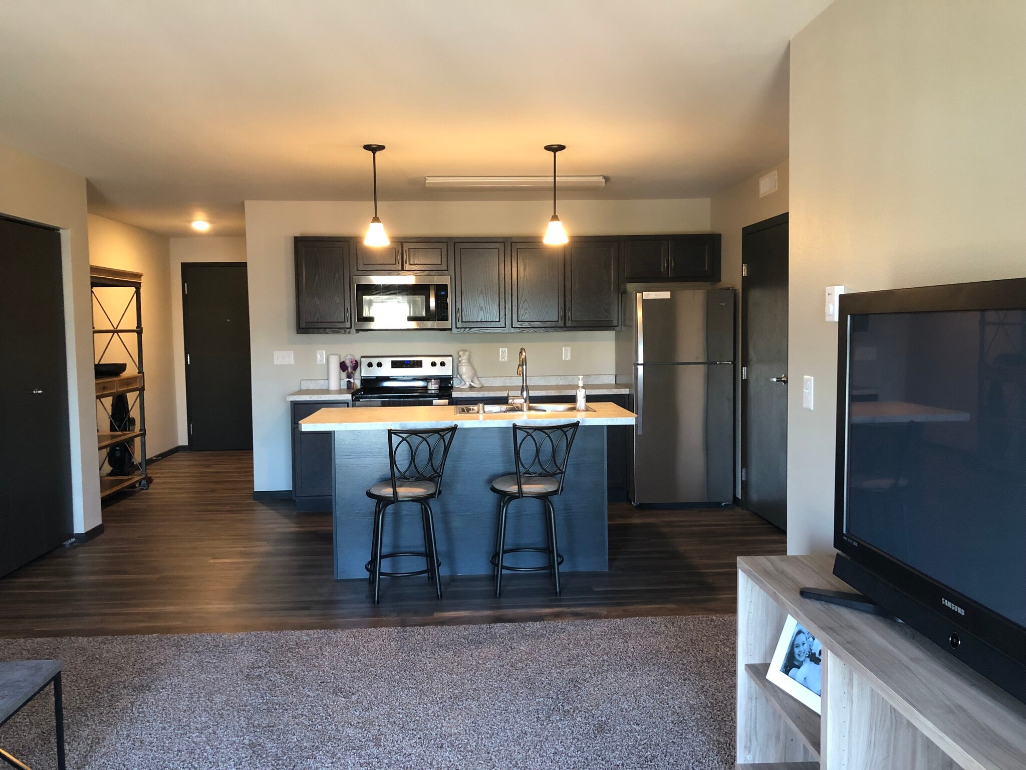 Building Photo - 913 Main Ave