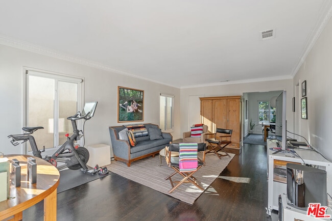 Building Photo - 1275 N Harper Ave