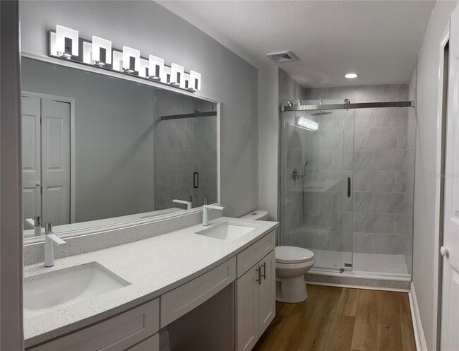 Building Photo - 5395 Vineland Rd