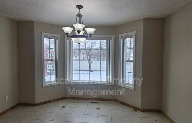 Building Photo - 3030 Devonwood Dr