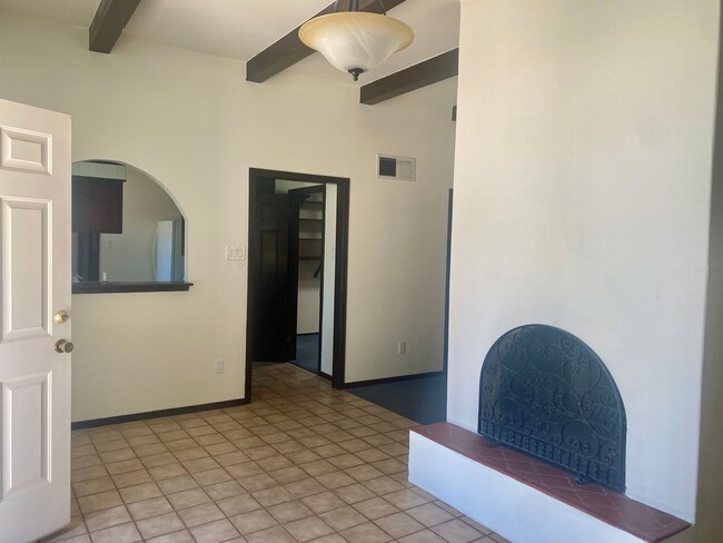 Building Photo - 1812 Pomona Dr