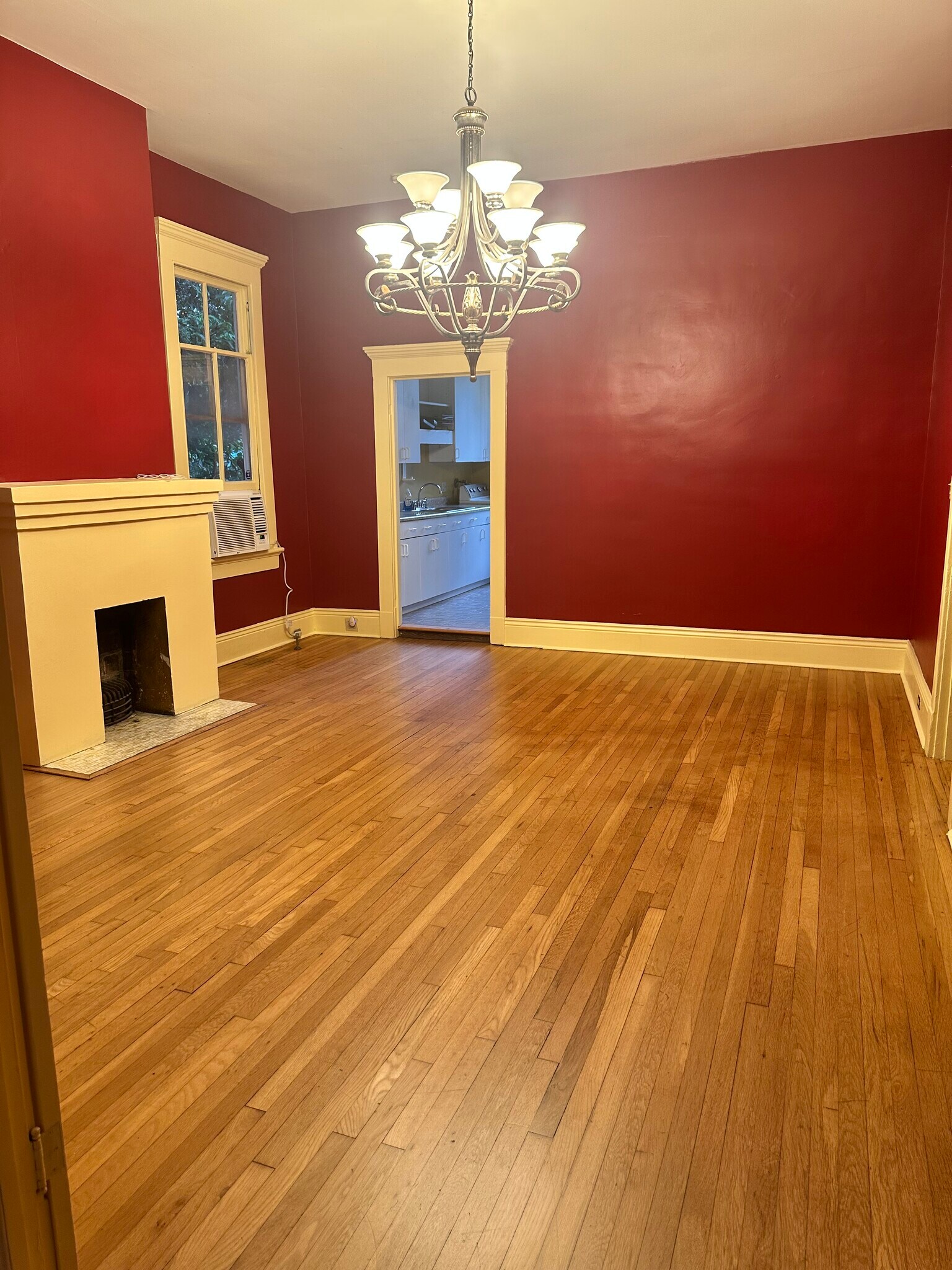 Dining room - 7800 Jeannette St