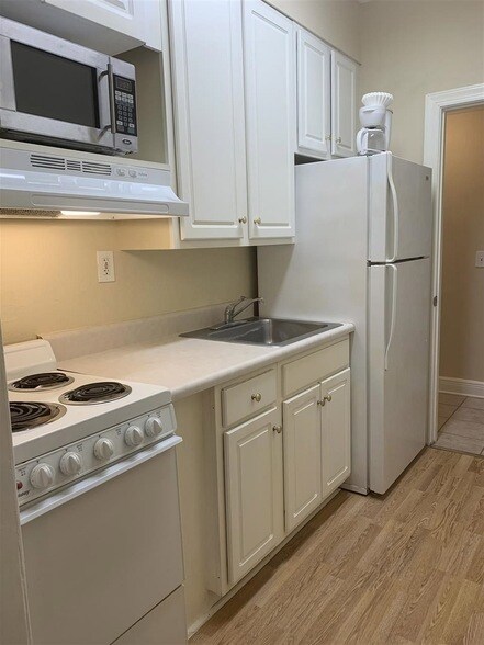 Building Photo - 411 E 7th Ave